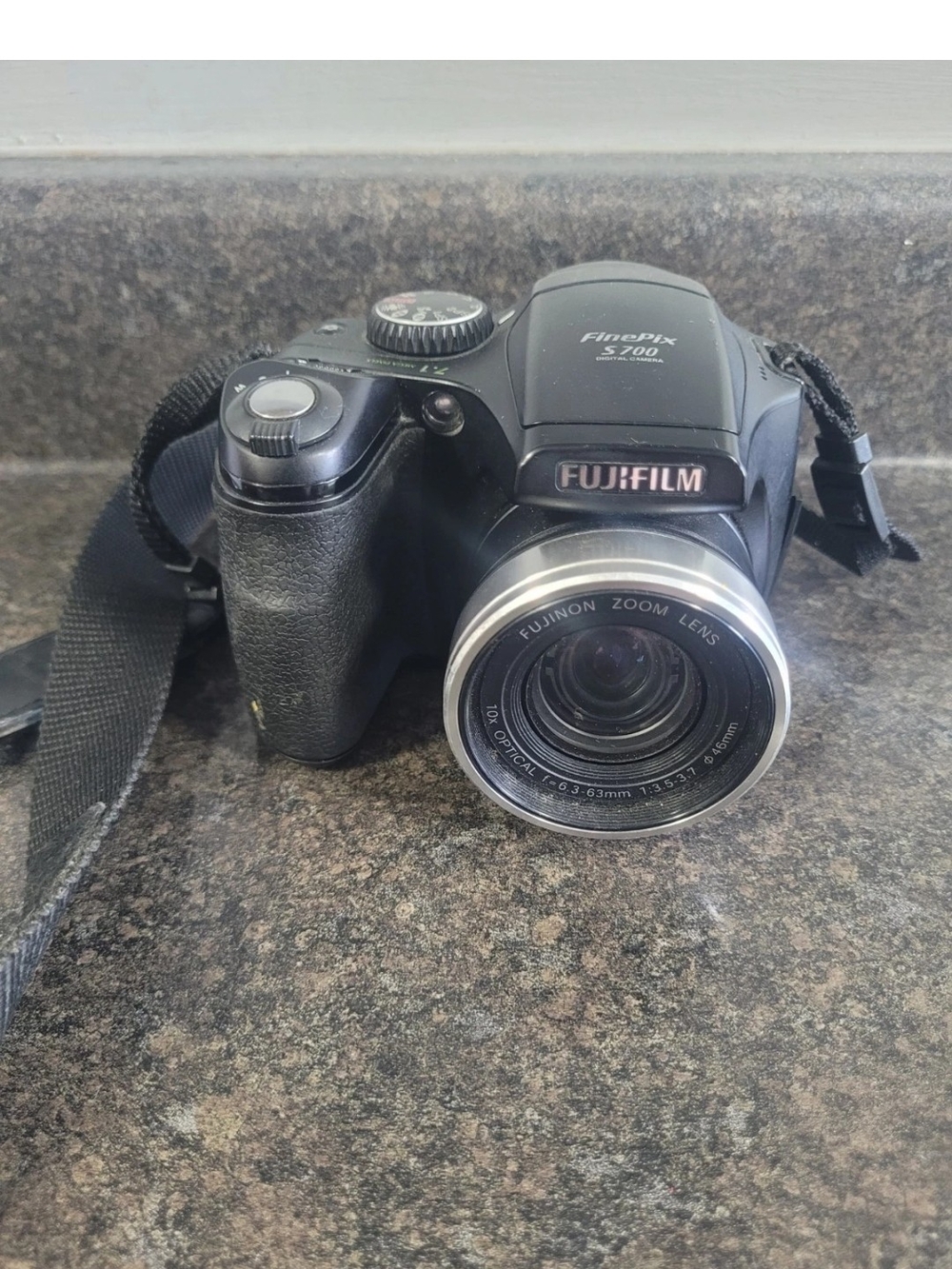 Fujifilm FinePix S7000 Black Digital Camera- Read Descrip
